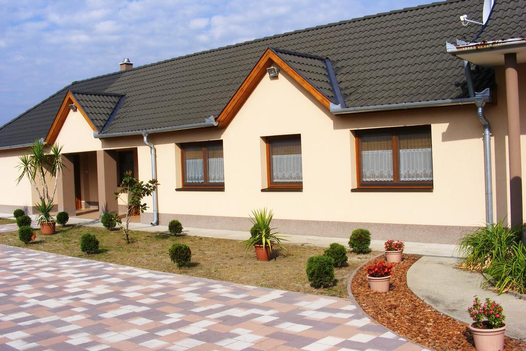 Szerencsecsillag Vendégház Kiskoros Exterior foto