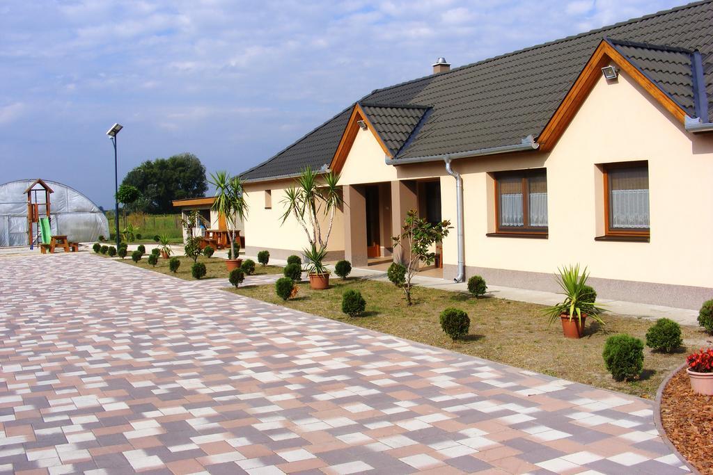 Szerencsecsillag Vendégház Kiskoros Exterior foto