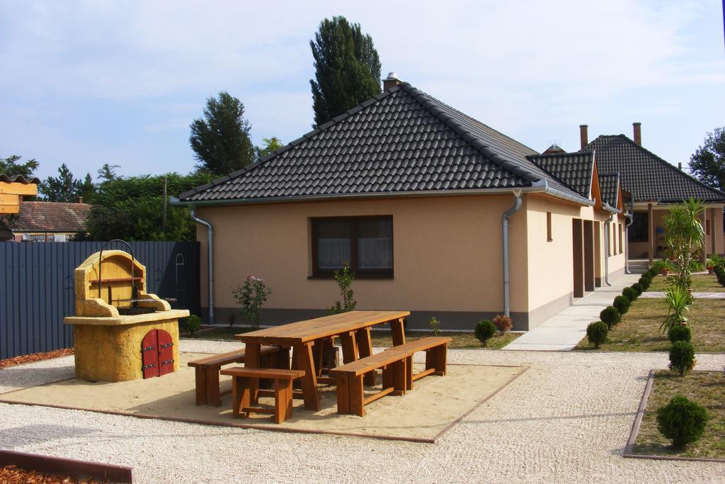 Szerencsecsillag Vendégház Kiskoros Exterior foto