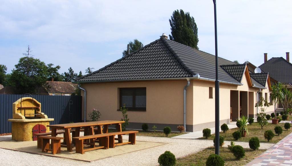 Szerencsecsillag Vendégház Kiskoros Exterior foto