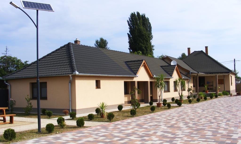 Szerencsecsillag Vendégház Kiskoros Exterior foto