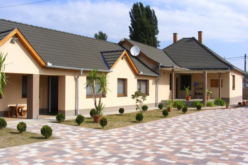 Szerencsecsillag Vendégház Kiskoros Exterior foto