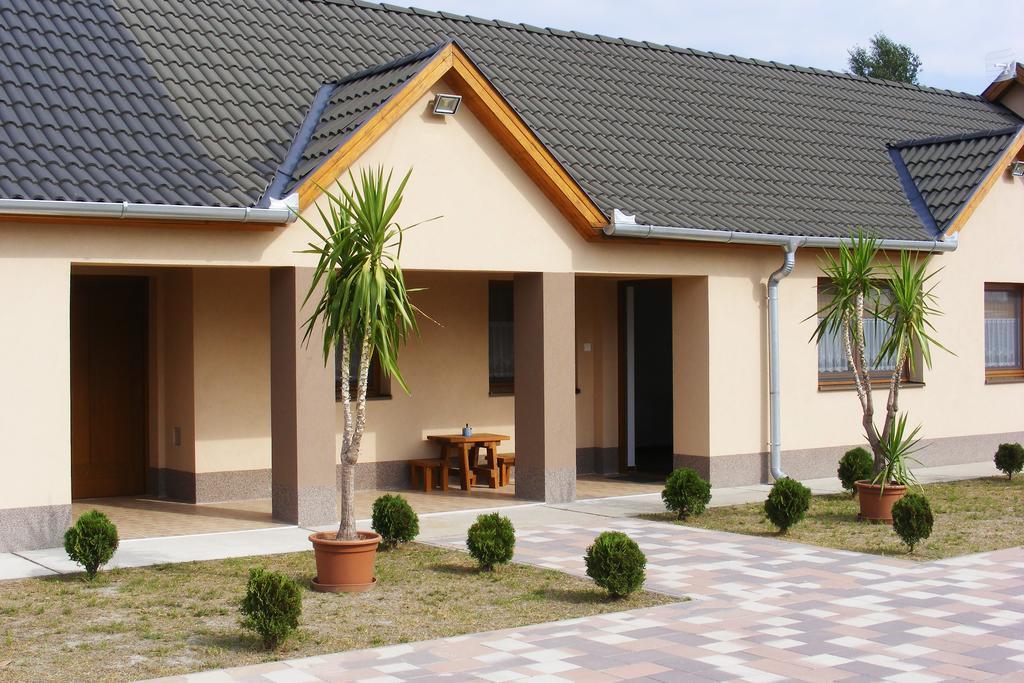 Szerencsecsillag Vendégház Kiskoros Exterior foto