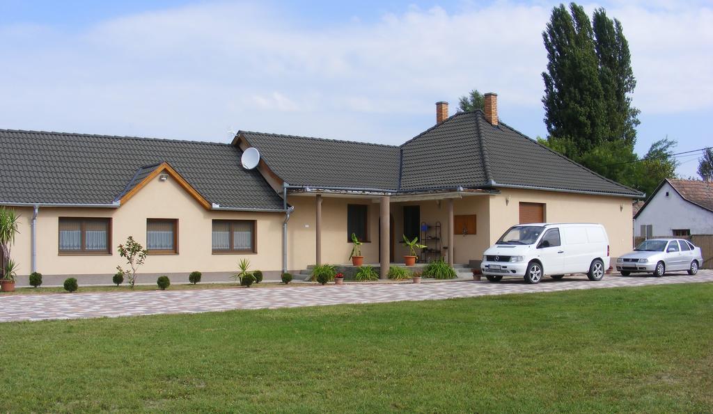 Szerencsecsillag Vendégház Kiskoros Exterior foto