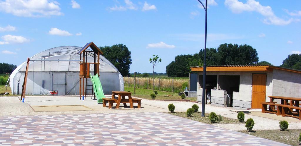 Szerencsecsillag Vendégház Kiskoros Exterior foto